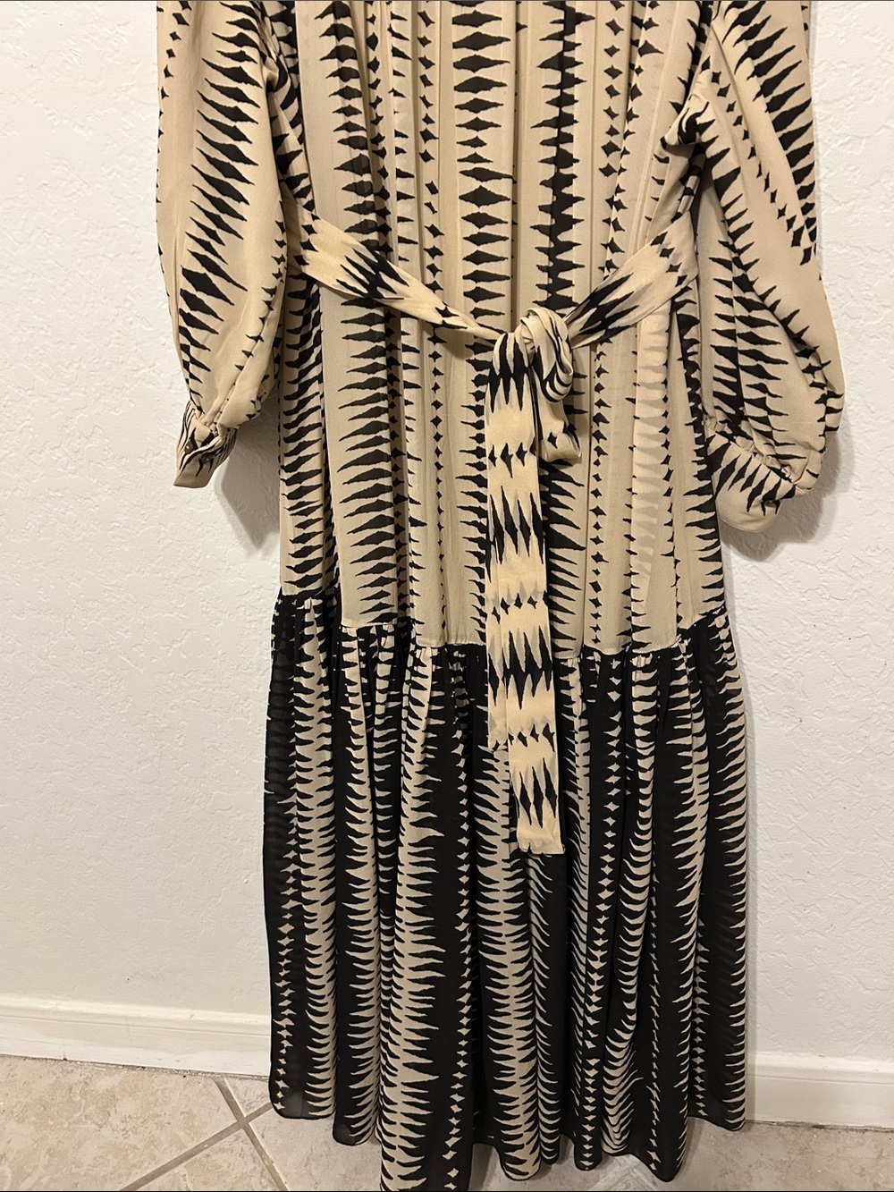 🎀KOAI Beige&Black Long-Sleeve Patterned Midi Dress with Waist Tie size 22 NEW - Picture 5 of 15